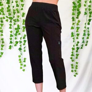 Black cargo capri pants with pockets